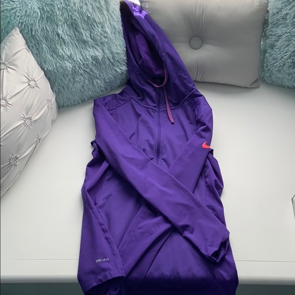 Nike Dri-Fit - Picture 2 of 4